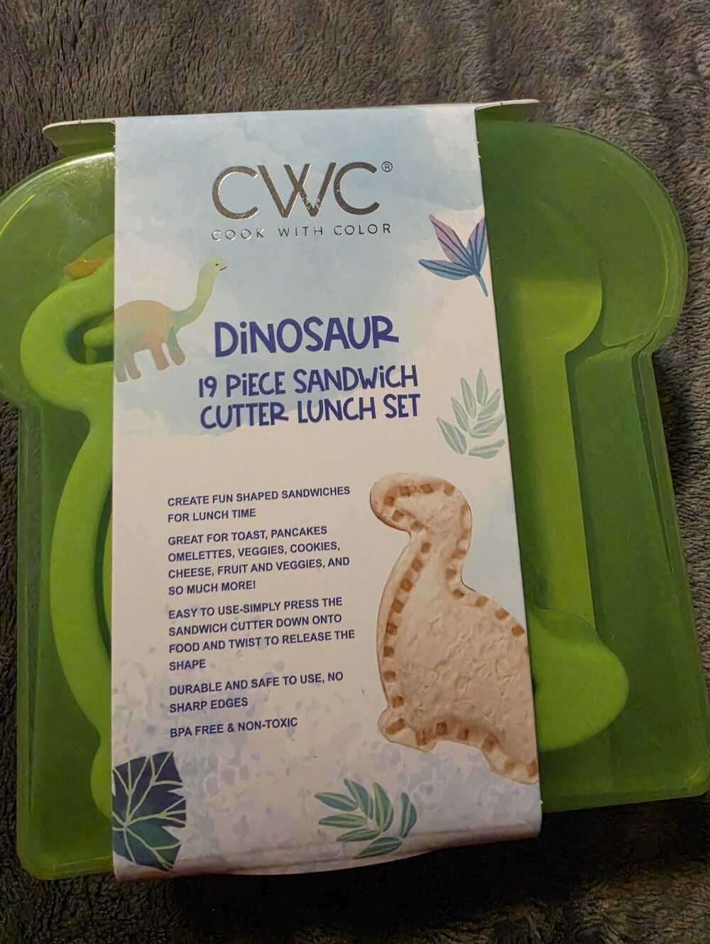 CWC Dinosaur 19-Piece Sandwich Cutter Lunch Set - Picture 7 of 9